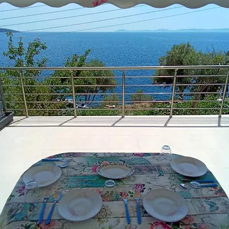 ζωη στο κυμα- Life On The Wave *