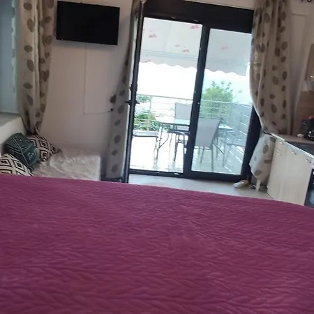 別荘 ζωη στο κυμα- Life On The Wave *