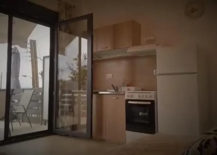 ζωη στο κυμα- Life On The Wave *