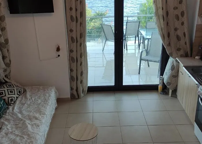 ζωη στο κυμα- Life On The Wave *