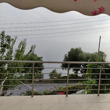 ζωη στο κυμα- Life On The Wave Neos Marmaras