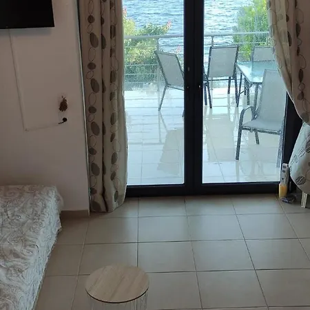 ζωη στο κυμα- Life On The Wave *